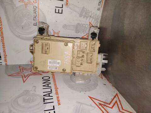 Caja Reles Fusibles Toyota Corolla 2.2 D-4D SOL 136CV 100KW
