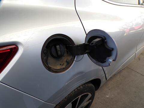 Foto 1ª: Tapa Exterior Combustible Renault Clio H4B4 (2016)