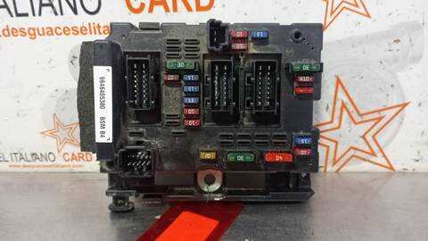 Foto 1ª: Caja Reles Fusibles Peugeot 807 ST PACK 136CV 100KW [RFNEW10J4] (2003)