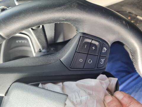 Foto 2ª: Volante Volvo V40 KINETIC 120CV 88KW [D4204T8] (2016)