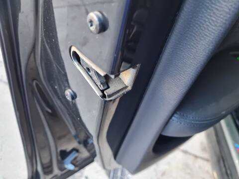 Cerradura Puerta Delantera Izquierda Bmw Serie 1 114 118D BERLINA 143CV 105KW
