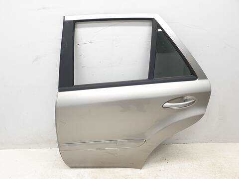 Foto 1ª: Puerta Trasera Izquierda Mercedes Clase ML 320 CDI 164.122) (2005)