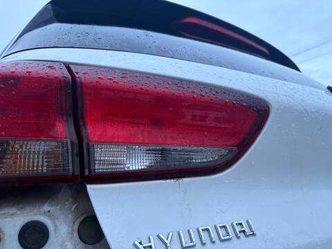 Foto 2ª: Portón Hyundai i30 G3LC (2017)