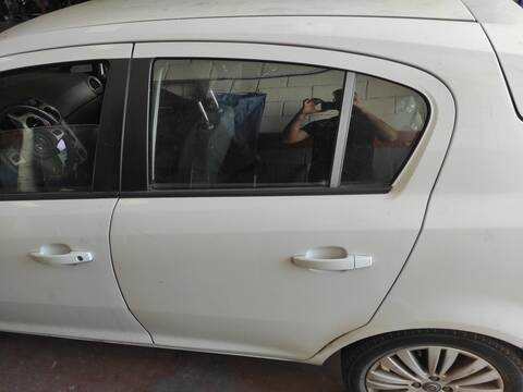 Foto 1ª: Puerta Trasera Izquierda Opel Corsa A13DTR (2013)