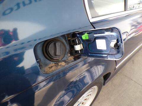 Foto 1ª: Tapa Exterior Combustible Bmw Serie 5 518 286S1 BERLINA (2000)