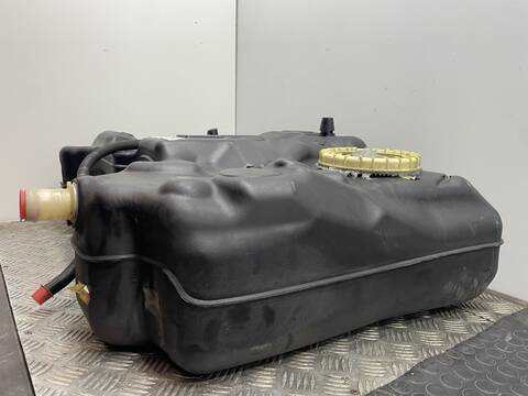 Foto 3ª: Deposito de Combustible Ford Kuga UFDA (2012)