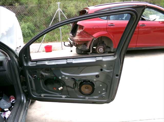 Foto 2ª: Puerta Delantera Derecha Volkswagen Golf 1.9 TDI SERIE 5,2004-2008 [BKC] (2004)