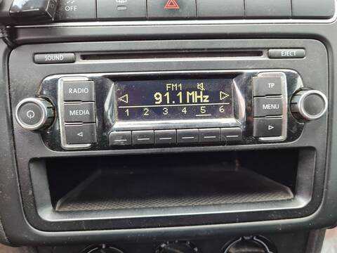Foto 1ª: Sistema Audio Radio CD Volkswagen Polo ADVANCE 75CV 55KW [CFWA] (2012)