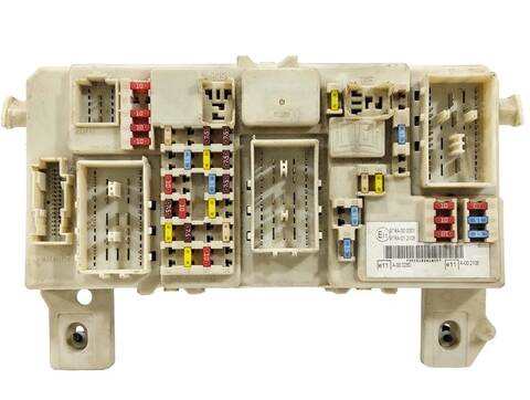 Foto 3ª: Caja Reles Fusibles Ford Focus 1 TDCI CAT 109CV (2004)