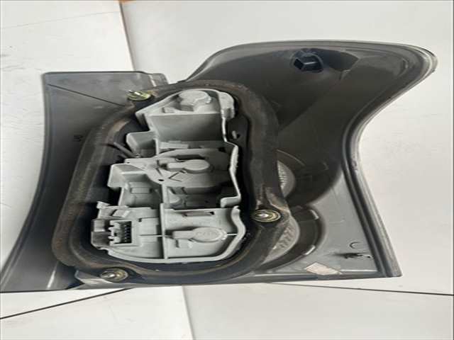 Foto 2ª: Piloto Trasero Izquierdo Toyota Corolla 2.2 CDI VERSO [2AD-FTV] (2005)