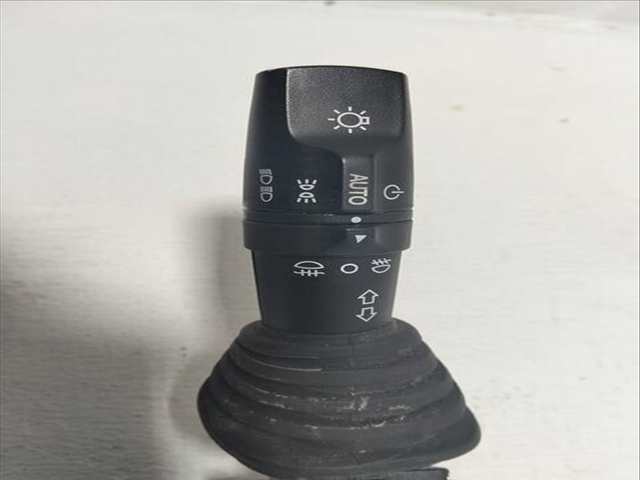 Foto 3ª: Mando Multifuncion Chevrolet Captiva 2.0 VCDI LT 150CV [Z20S1] (2006)