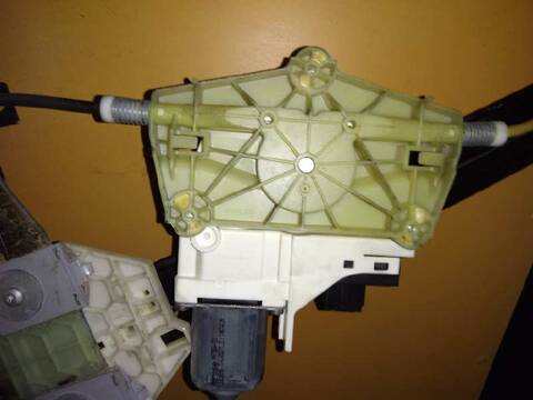 Foto 2ª: Elevalunas Manual Trasero Derecho Audi A6 3.0 TDI QUATTRO 165KW) BERLINA 225CV [BMK] (2004)