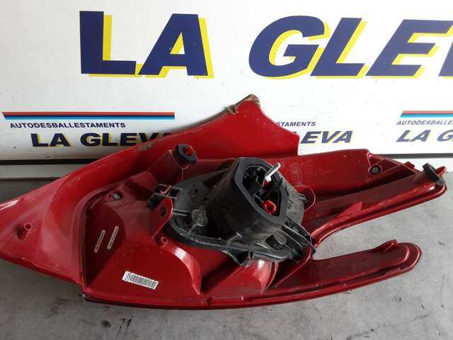 Foto 2ª: Piloto Trasero Izquierdo Peugeot 208 1.2 12V82CV 0CV [HMZ] (2015)