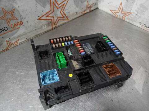 Foto 1ª: Caja Reles Fusibles Peugeot 208 ACCESS 68CV 50KW [8HR01] (2013)