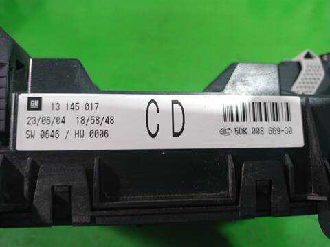 Foto 3ª: Caja Reles Fusibles Opel Astra ELEGANCE BERLINA 101CV 74KW [Z17DTH] (2004)
