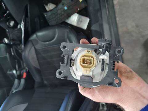 Foto 2ª: Faro Antiniebla Delantero Derecho Peugeot 2008 ALLURE 102CV 75KW [YH01] (2019)