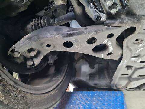 Brazo Suspension Delantero Derecho Toyota Corolla 2.0 HYBRID MZEH19) 196CV 144KW
