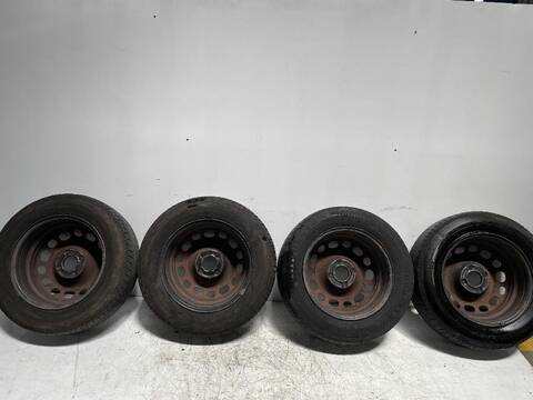 Foto 3ª: Juego LLantas Peugeot 308 ENVY 112CV [9HR (DV6C)] (2008)