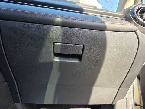 Foto 1ª: Guantera Mazda 2 ZENITH 116CV 85KW (2016)