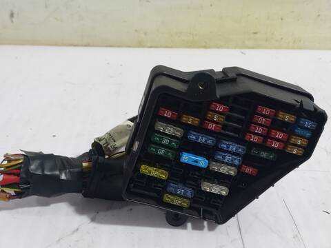 Caja Reles Fusibles Volkswagen Passat ADVANCE BERLINA 131CV 96KW