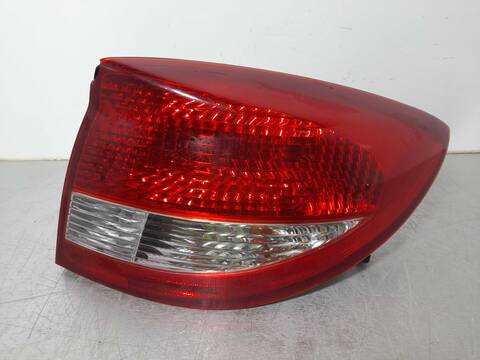 Foto 4ª: Piloto Trasero Derecho Kia Rio 1.3 CAT 82CV 60KW [A3D] (2004)