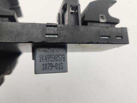 Foto 4ª: Botonera Elevalunas Volkswagen Touran 1.9 TDI 105CV 77KW [BLS] (2009)