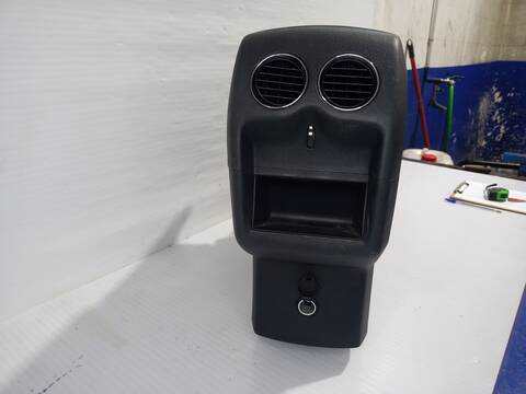 Foto 3ª: Consola Central Peugeot 3008 STYLE 114CV 84KW [9HD] (2014)