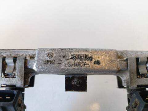 Foto 3ª: Rampa Inyectora Ford Fiesta AMBIENTE 1.4 16V CAT 80CV (2001)