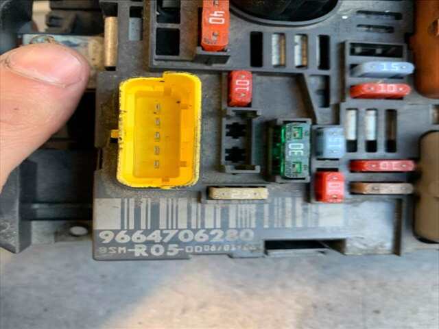 Foto 2ª: Caja Reles Fusibles Peugeot 308 1.6 HDI (2008)