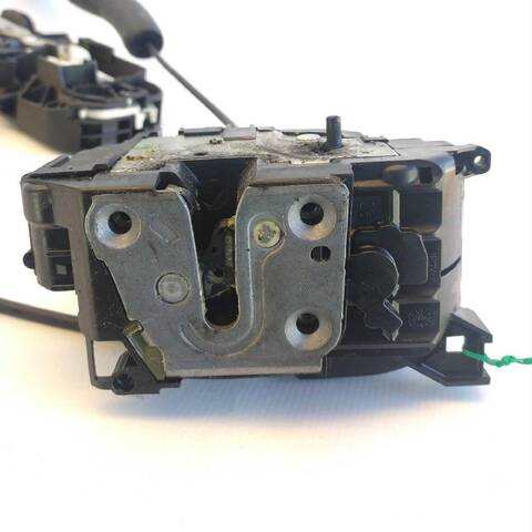 Foto 3ª: Cerradura Puerta Trasera Izquierda Renault Megane 1.2 TCE BZ2B BZ11) (2008)
