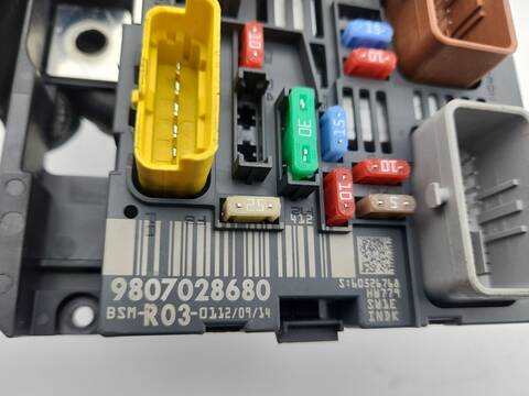 Foto 2ª: Caja Reles Fusibles Peugeot Expert 2.0 HDI 130 128CV 94KW FURGONETA [RH02] (2014)