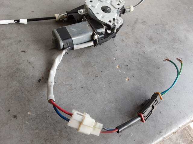 Foto 2ª: Elevalunas Eléctrico Delantero Izquierdo Nissan Terrano 2.7 TDI 125CV 0CV [TD27 TI] (1999)