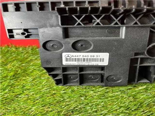 Foto 2ª: Caja Reles Fusibles Mercedes Vito 109/110/111/114 CDI BASE FWD COMPACTA 114CV 84KW [R9M]