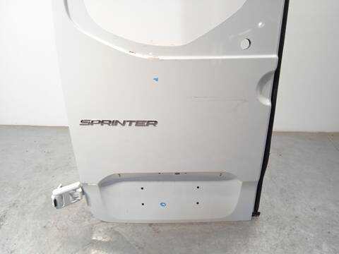 Foto 2ª: Puerta Trasera Izquierda Mercedes Sprinter 419 CDI RWD 907.643 907.645 907.647) 190CV 140KW FURGONETA [654920] (2024)