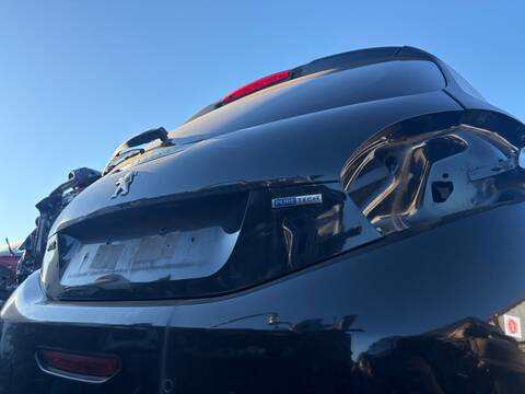 Portón Peugeot 208 VERSION INDEFINIDA