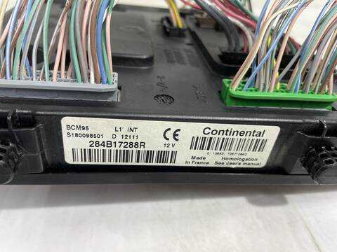 Foto 3ª: Caja Reles Fusibles Renault Megane D III BERLINA 5P DYNAMIQUE (2012)