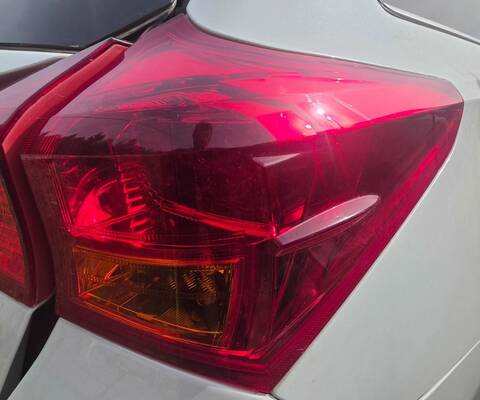 Piloto Trasero Derecho Toyota Auris HYBRID ACTIVE 136CV 100KW