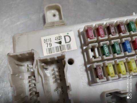 Foto 2ª: Caja Reles Fusibles Toyota Land Cruiser 3.0 D-4D GX 163CV 120KW [1KDFTV] (2004)