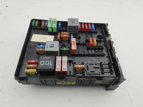 Caja Reles Fusibles Volkswagen Golf GTI BERLINA 200CV 147KW