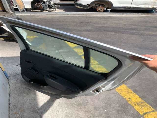 Foto 2ª: Puerta Trasera Derecha Dacia Sandero 1.2I 75CV 0CV [D4F 732] (2013)
