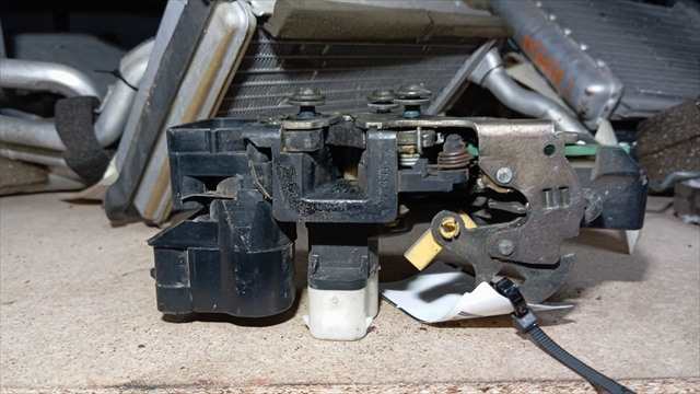 Foto 3ª: Cerradura Puerta Delantera Derecha Opel Frontera 2.2 G B 3P 16 V sport [X22SE] (1999)