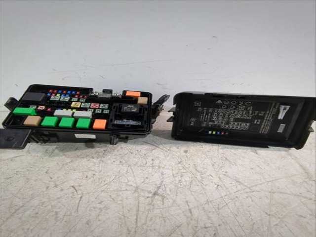 Foto 2ª: Caja Reles Fusibles Kia Stonic 1.0 T-GDI 101CV [G3LC G3LE] (2017)