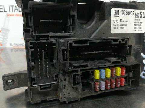 Foto 4ª: Caja Reles Fusibles Opel Corsa ´´111 YEARS´´ 75CV 55KW [Z13DTJ] (2009)