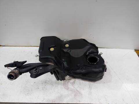 Foto 3ª: Deposito de Combustible Volkswagen Passat INDIVIDUAL BERLINA 140CV 103KW (2003)