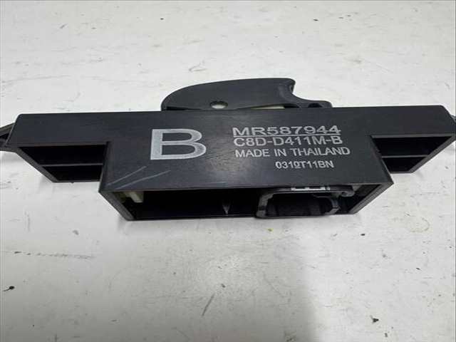 Foto 3ª: Botonera Elevalunas Mitsubishi ASX VERSION INDEFINIDA (2014)