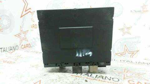 Caja Reles Fusibles Volkswagen Golf BERLINA