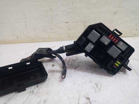 Foto 2ª: Caja Reles Fusibles Toyota Yaris ACTIVE 112CV [2NRFKE] (2017)