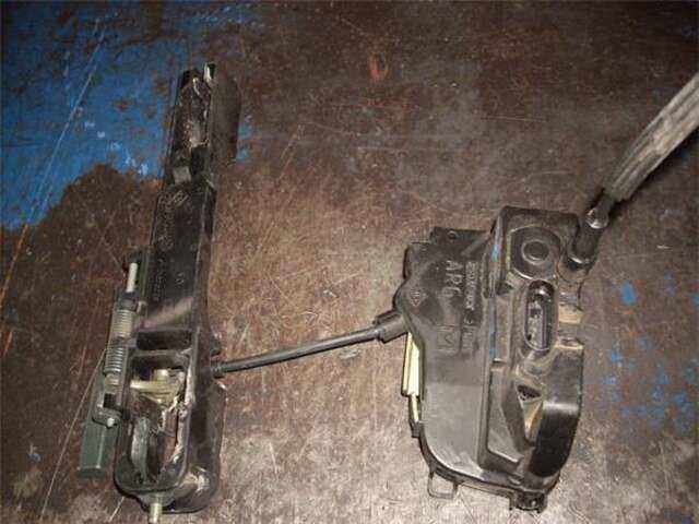 Cerradura Puerta Trasera Izquierda Renault Laguna 1.9 AUTHENTIQUE [1.9 LTR. - 74 KW DCI DIESEL CAT]