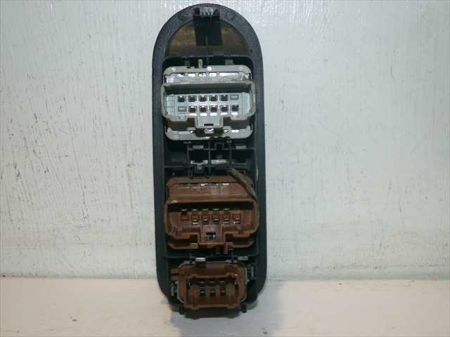 Foto 3ª: Botonera Elevalunas Renault Megane 1.5 DCI 2002-2008 [K9KP7] (2005)