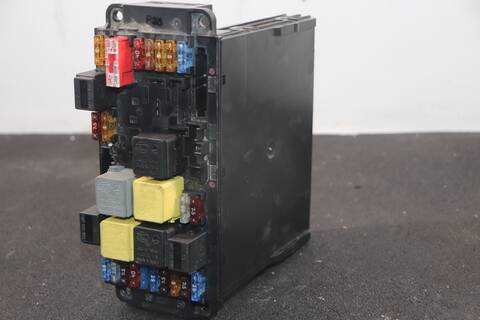 Caja Reles Fusibles Mercedes Clase C 160 OM612962 BERLINA AUT.